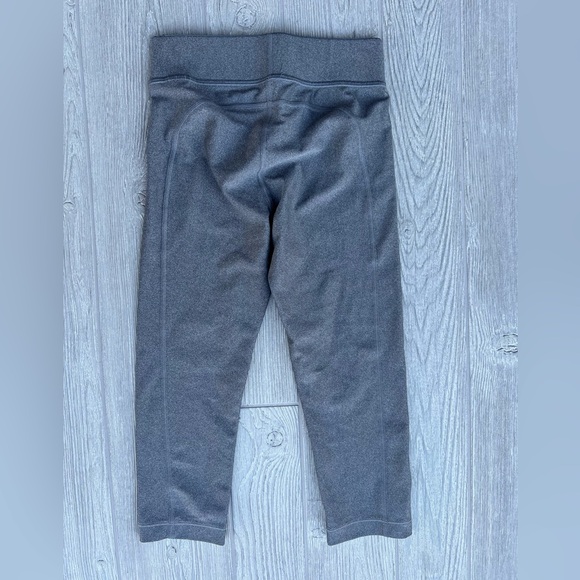 Under Armour Compression HeatGear Gray Capri Leggings Size Small - Picture 2 of 7